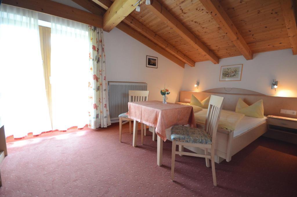 Landhaus Hofer Neustift im Stubaital Ruang foto